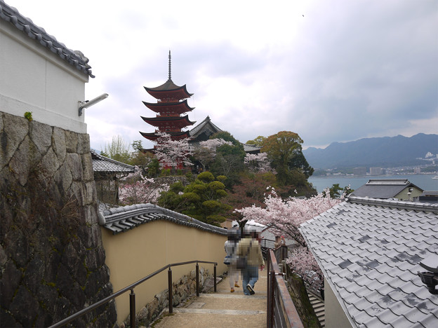 宮島・光明院前から五重塔へ向かう(1)