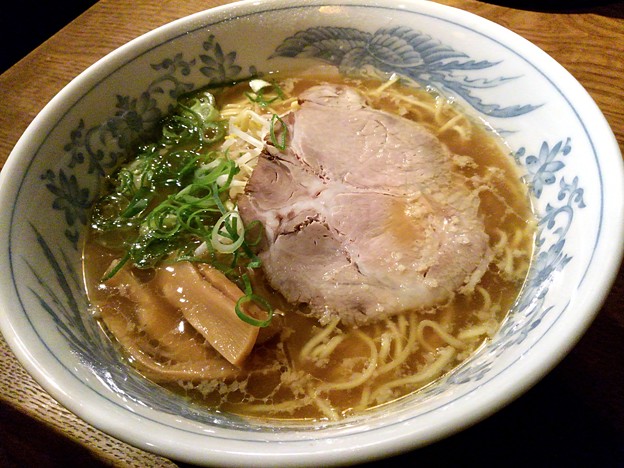 昨日の夜飯 岡山市北区石関町の 銘木ばぁ内 森田商店 岡山ラーメン学会 ラーメン ６００円 生姜が利いたバランスの良い美味しいラーメンで体も心も温まりました O 写真共有サイト フォト蔵