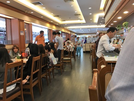 フードランド店内