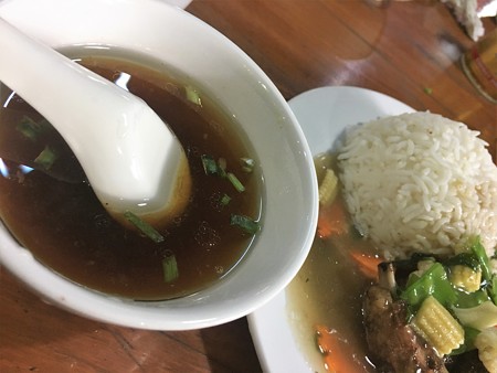 骨付き豚肉餡かけセットのお店 (10)
