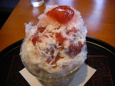 cafe 邑の苺ミルクかき氷