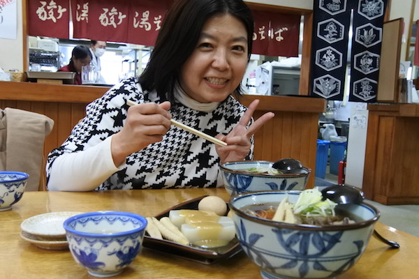 お昼にお蕎麦をいただきました