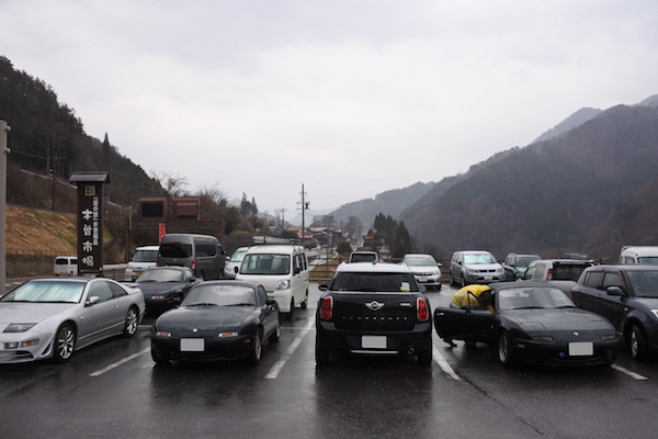 屋根を閉じての到着になんだか「負けた」気分
