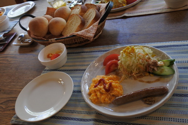 ソーセージやジャムも手作りというマスターこだわりの朝食