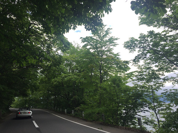 十和田湖東岸を走り