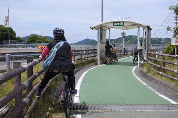 本来は自転車も有料ですが、今は無料で走れます。