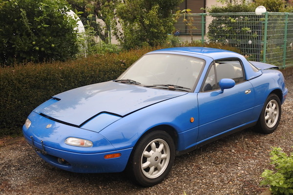 久しぶりにテント車庫から出したマリナーブルー