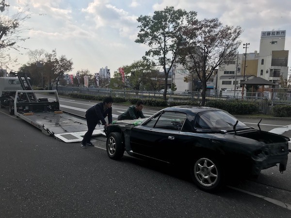 積車から押して降ろして