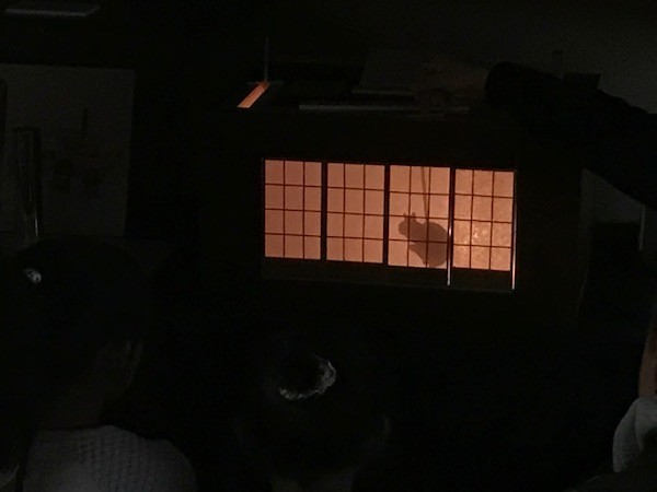 江戸時代の影絵の宴会芸版の解説を見ることができます