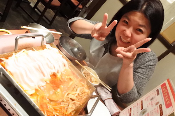 鍋の半分にお代わりの野菜＆お肉を焼きながら、半分を食べれば休みなく食べ続けられます