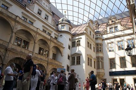 ドレスデン城エントランス