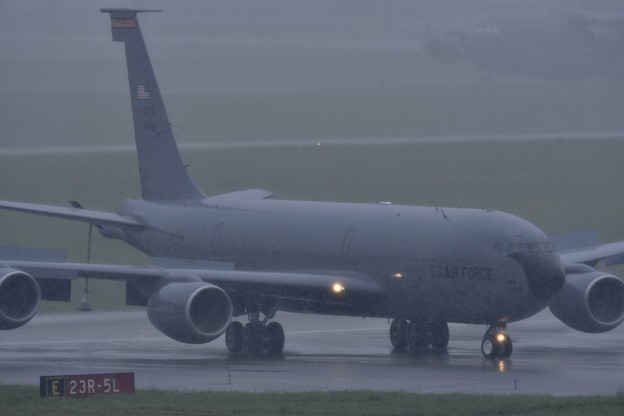 雨降る嘉手納基地。。KC-135ストラトタンカー 20170619