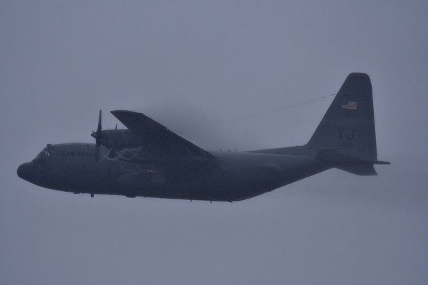 雨降る嘉手納基地。。横田のC-130H上がり 20170619